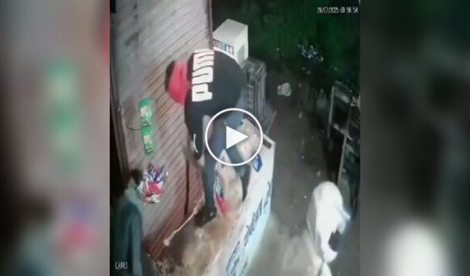 Не сегодня: бандиты пытались ограбить магазин, но ушли ни с чем
