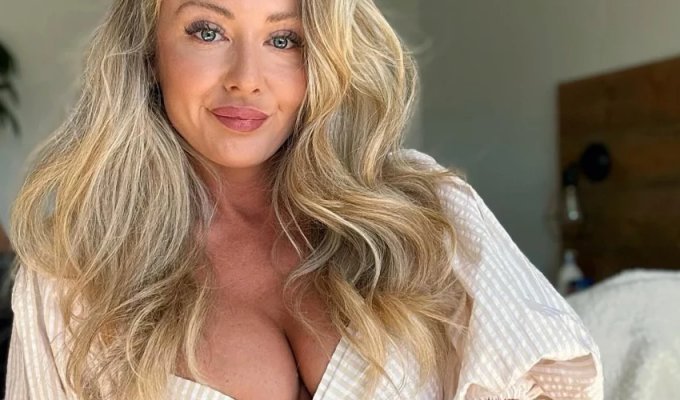 The adult film actress returned to the profession after 15 years of working as a nurse (7 photos)