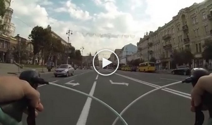 В соцсети раскритиковали киевского велосипедиста-экстремала