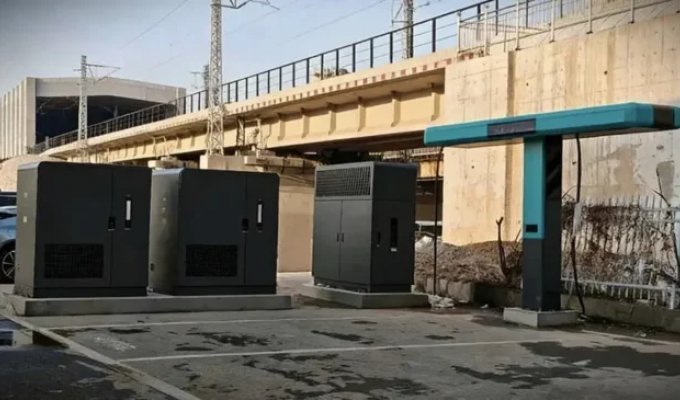 Китайская BYD разработал сверхмощную зарядку на 1500 кВт (2 фото)