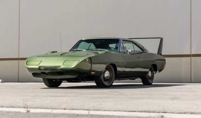A very rare 1969 Dodge Charger Daytona sports car is planned to be sold for more than $1.4 million (30 photos)