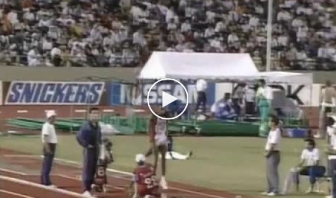 Самый длинный прыжок от Mike Powell в 1991 на 8,95 метра