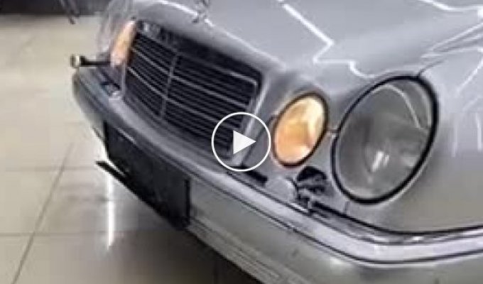 Mercedes из 1990-х. Многим современным машинам такое и не снилось