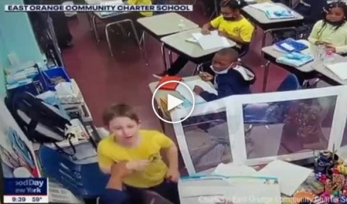 В США учитель спас ученика, который подавился крышкой от бутылки