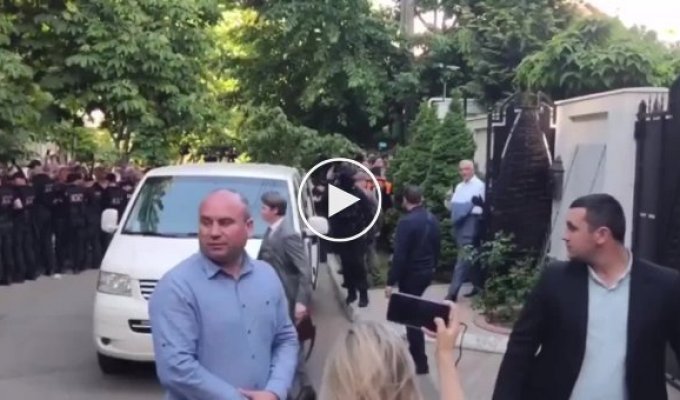 Появилось видео задержания экс-президента Молдовы Игоря Додона