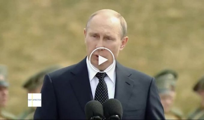 Путина обкакала птичка во время его речи на открытии памятника 1-ой мировой