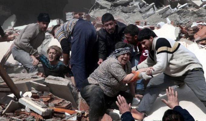 Землятресение в Турции (23 фотографии)