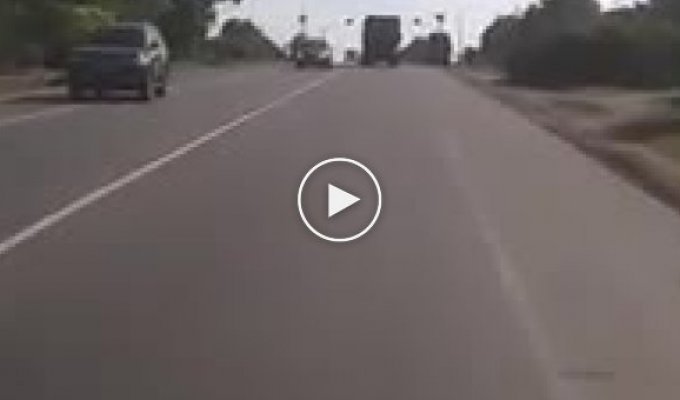 Опасные манёвры пьяного водителя грузовика на Калужском шоссе