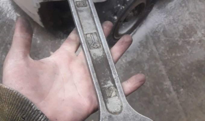 Tough prank with a “homemade” wrench (10 photos)