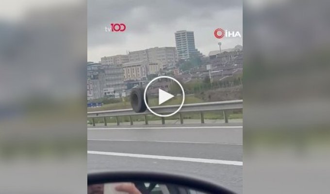 Колесо от фуры отправилось в полет