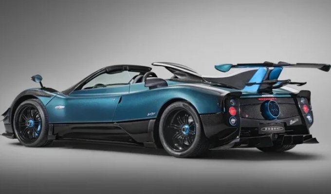 Представлен уникальный суперкар Pagani Zonda Unico с двумя антикрыльями (3 фото)