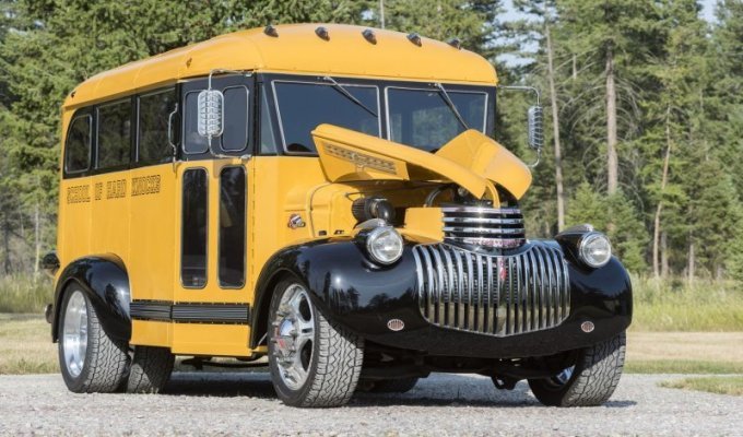 The Magic Bus: модифицированный школьный автобус Chevrolet 1941 года (27 фото)