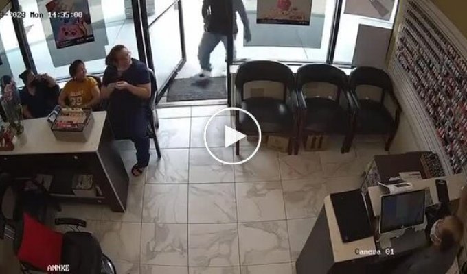 Невдачливий грабіжник пішов із салону в Атланті ні з чим