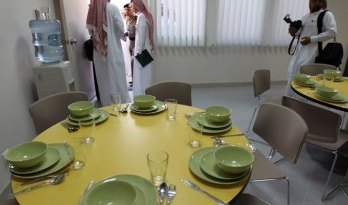 Тюрьма в Саудовской Аравии для террористов (6 фото)