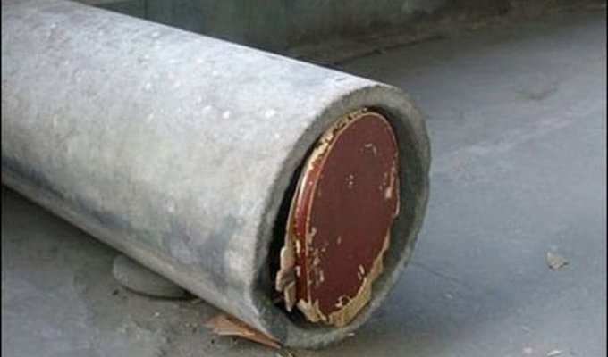 Жизнь в бетонной трубе (2 фото)