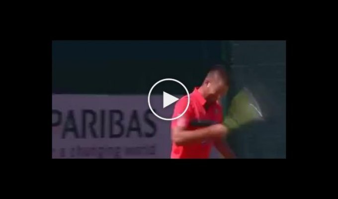 Теннисист Михаил Южный избил себя ракеткой