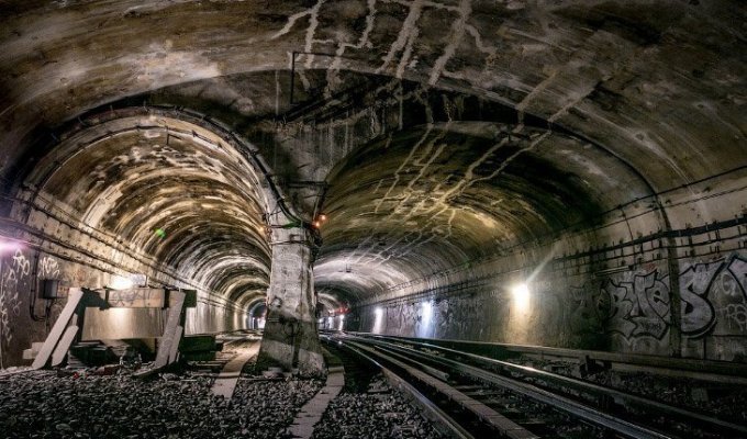 7 станций — призраков Парижского метро (70 фото)