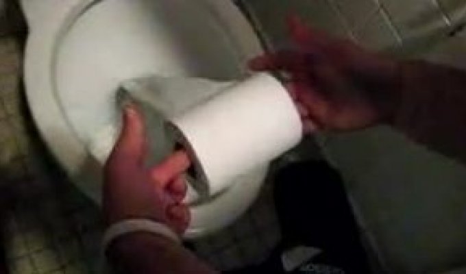 Развлечение с туалетной бумагой