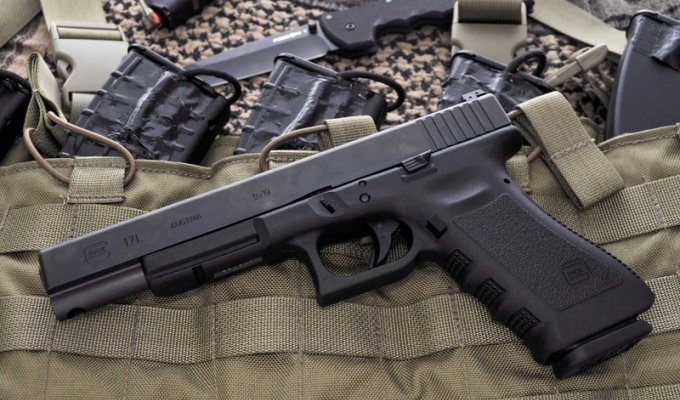 Glock 17 pistol (16 photos)