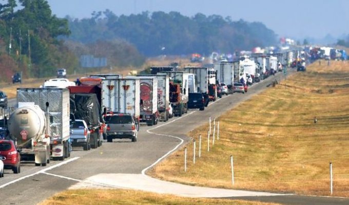 В Техасе столкнулись сразу 140 автомобилей (10 фото)