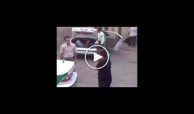 Жестокие Иранские Полицейские