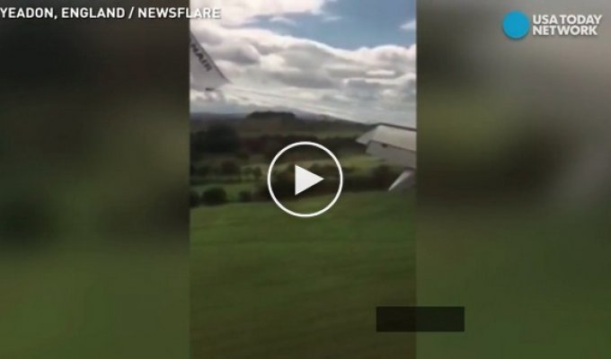 Пассажир снял жесткую посадку самолета
