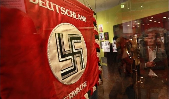 Выставка «Гитлер и немцы» (19 фото)