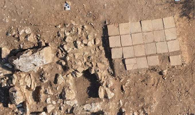 В Турции нашли римскую гробницу, усыпанную «заколдованными» гвоздями против зомби (5 фото)
