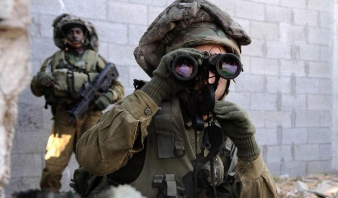 Для чего нужен бесформенный «мешок» на голове израильских военнослужащих (4 фото)