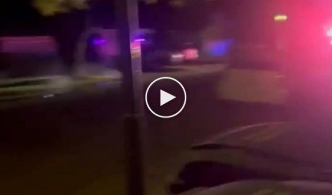 Полицейские устроили вялотекущую погоню за угонщиком на погрузчике: видео