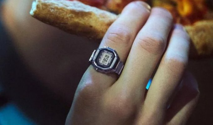 Casio released a ring in the form of a miniature watch (3 photos + video)