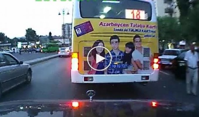 Автобус министра транспорта Азербайджана в лобовую с легковой машиной