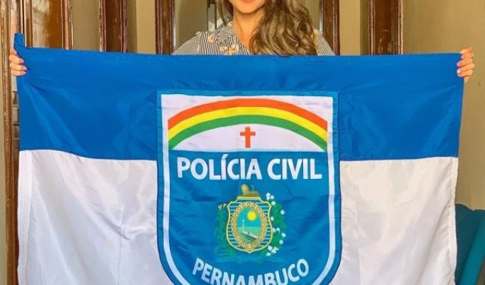 Габриэла Куэйроз - гроза преступности Бразилии и муза всех полицейских (15 фото)