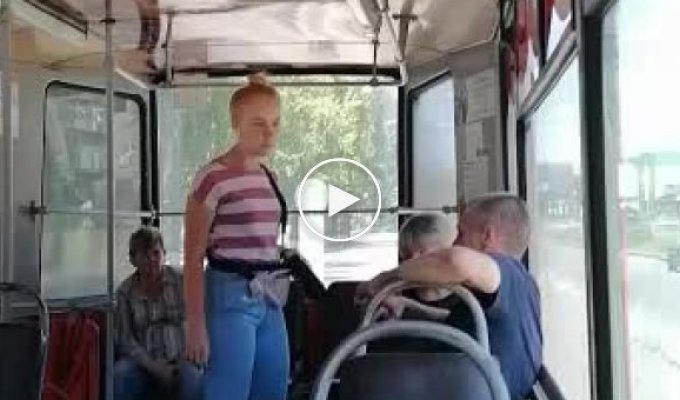 В Новокузнецке пьяный пассажир трамвая был избит девушкой-кондуктором