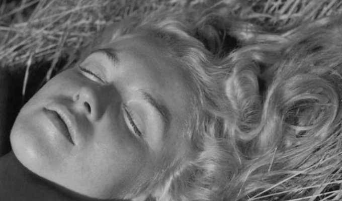 Unseen Beach Photos of Marilyn Monroe Taken by Her Lover (19 photos)