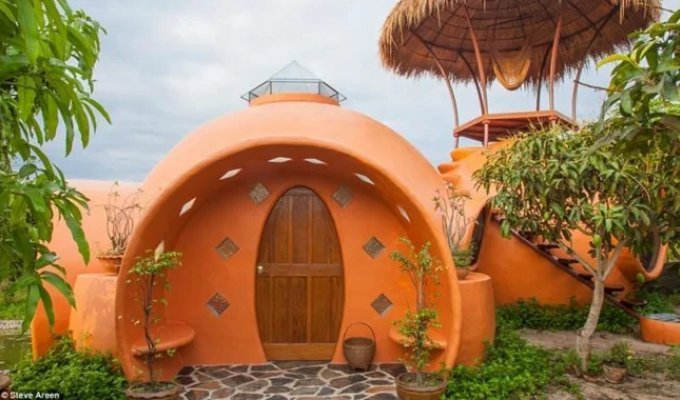 A man built his dream house in a month and a half, spending only $9,000 (26 photos)