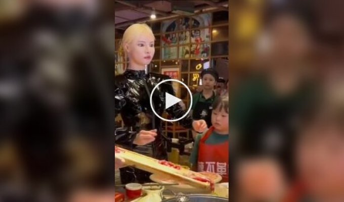 Robot waiters in China sometimes scare visitors