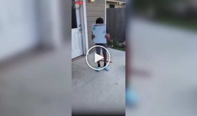 Покарання за жорсткість до кішки: дитина втратила ігрову консолю