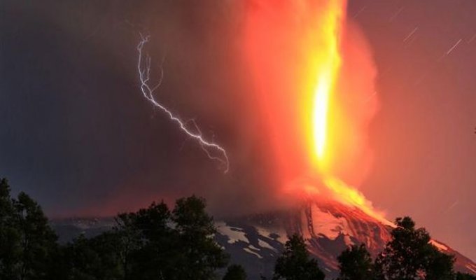 В Чили начал извергаться вулкан Вильяррика (15 фото)