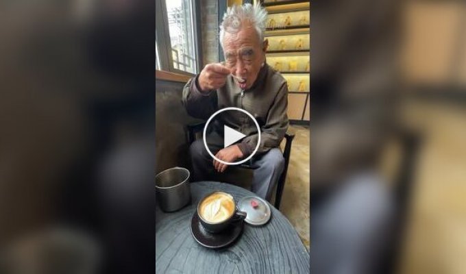 Дедушка из Китая впервые пробует кофе