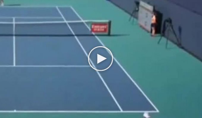 Tennis player lost consciousness during a match