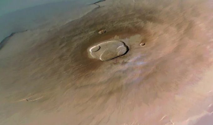 Olympus Mons on Mars: A Giant Volcano That Could Have Been an Island (2 photos)