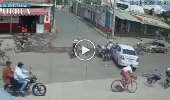 Massive accident with cyclists in Mexico