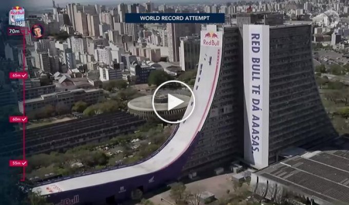50-летний скейтер съехал по гигантской рампе, построенной на 22-этажном здании