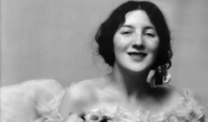 The Tragic Fate of the World's First Supermodel (3 photos)