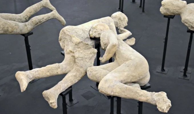 Victims of Pompeii are suspected of same-sex love (4 photos + 1 video)