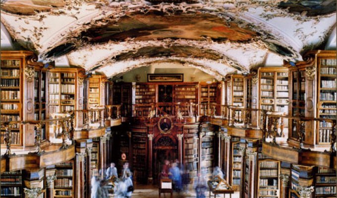Галерея старинных монументальных библиотек (11 фото)