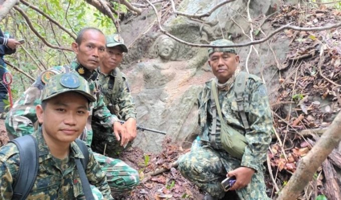 Мужчины нашли неизвестную статую посреди таиландского леса: ученые озадачены (5 фото)