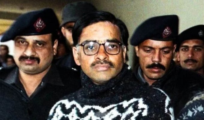 Nicknamed "Kukri": Why a businessman in Pakistan was sentenced to be dismembered into 100 pieces (10 photos)