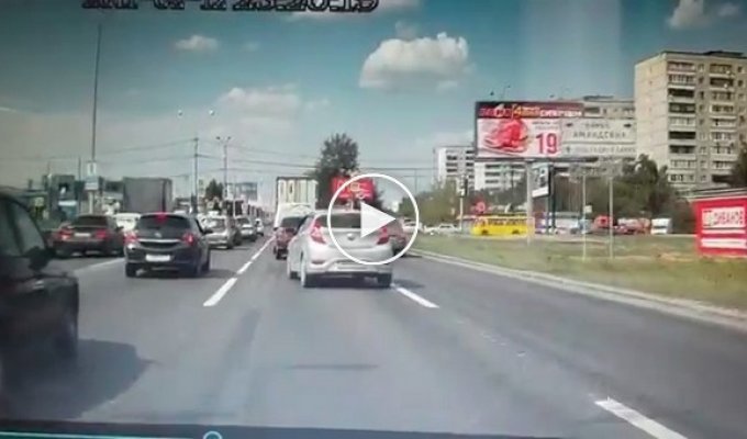 Восемь машин столкнулись в Екатеринбурге 